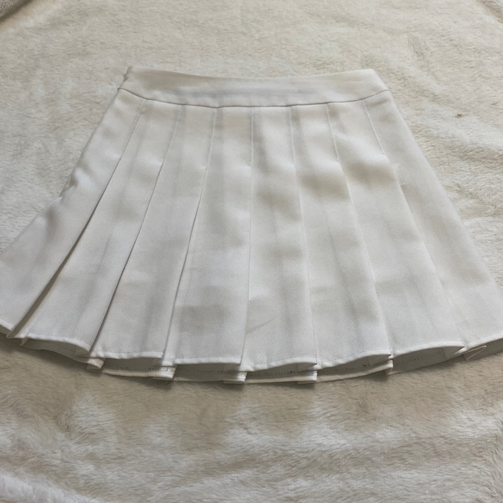 White pleated skirt, size xs